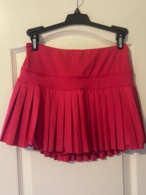 Gold Hinge pleated tennis skirt